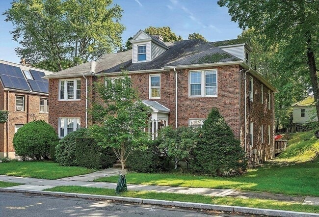 54 Crosby Rd Unit 2