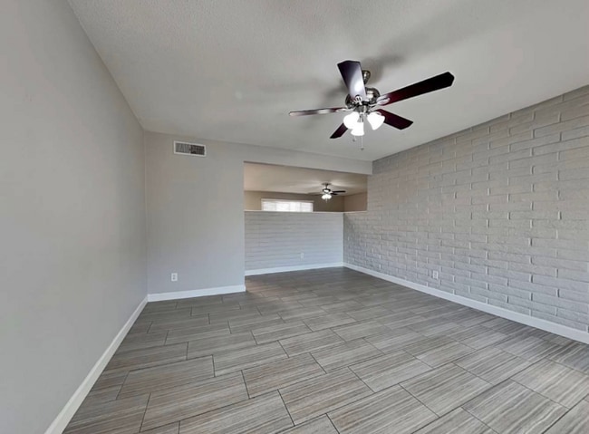 Photo - 1024 E Alameda Dr