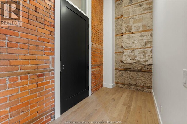 Photo - 247 Brock St Unité 301