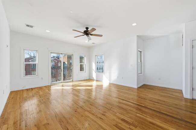 Building Photo - 54 Laidlaw Ave Unit 2