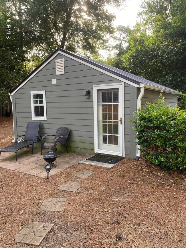 329 E Vermont Ave Apartment For Rent in Southern Pines, NC