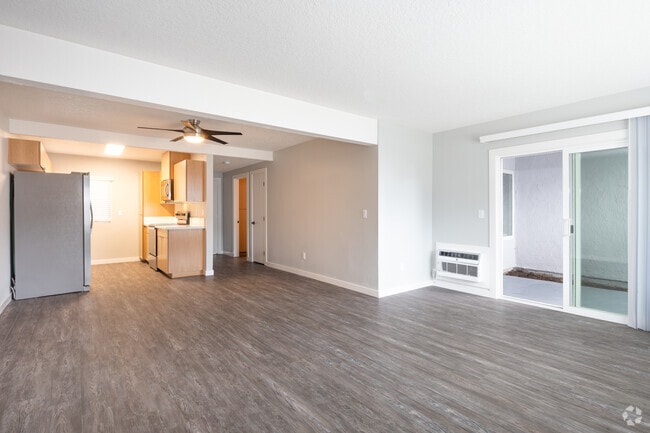 1 BR, 1 BA - 775SF