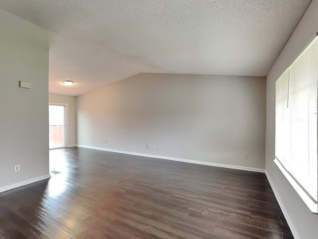 Photo - 3025 Oneida Rd