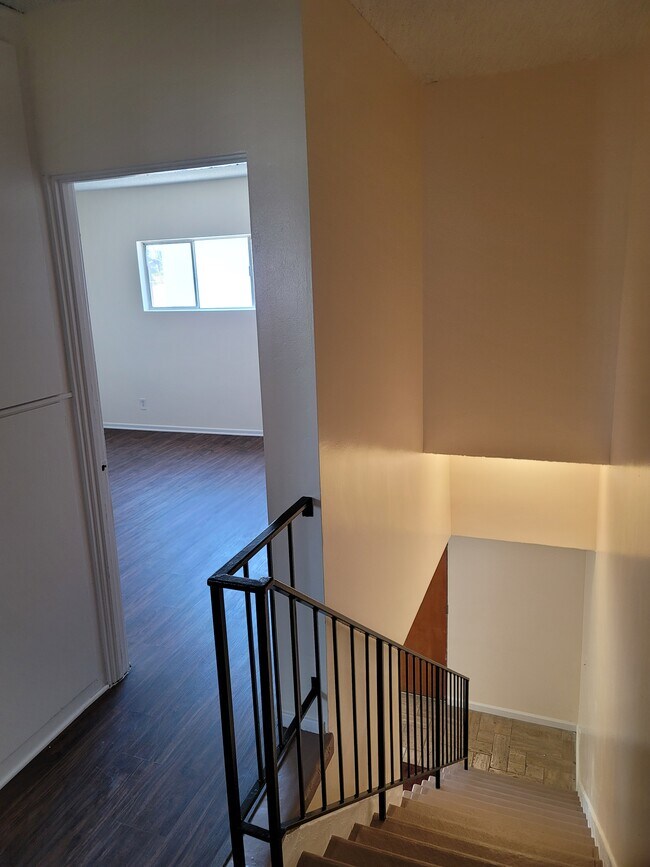 Room 2 By Stairs - 12418 Pacific Ave