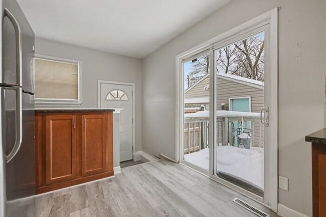 Photo - 2223 Humphrey St