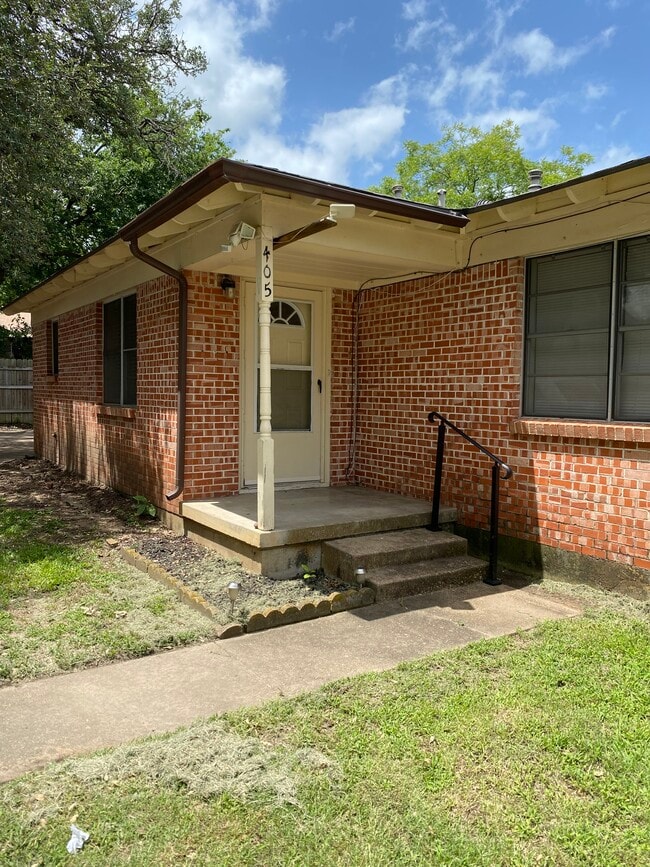 Building Photo - 405 W Simmons St Rental