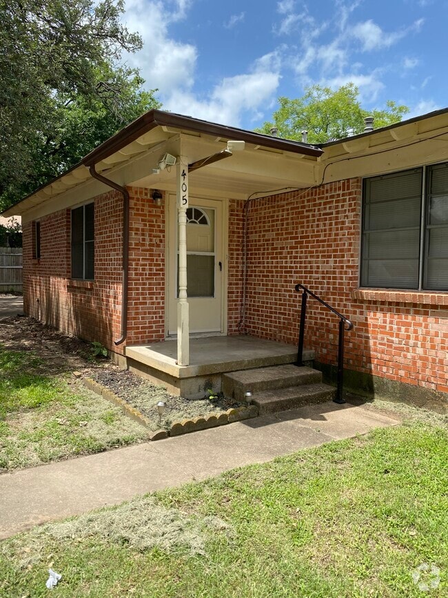 Building Photo - 405 W Simmons St Rental