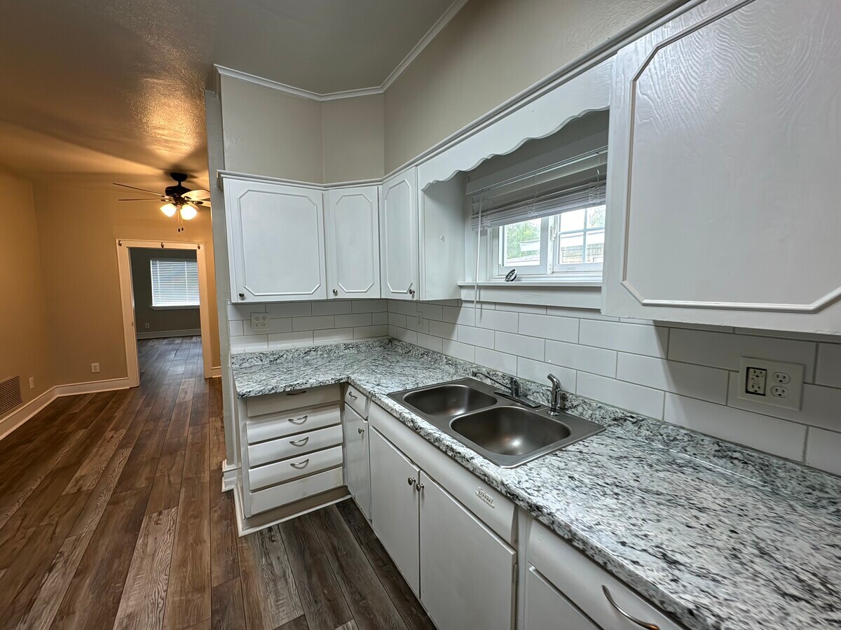 Photo - 817 SE 18th St