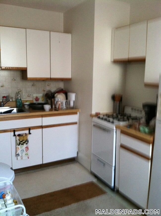 Building Photo - 349 Pleasant St