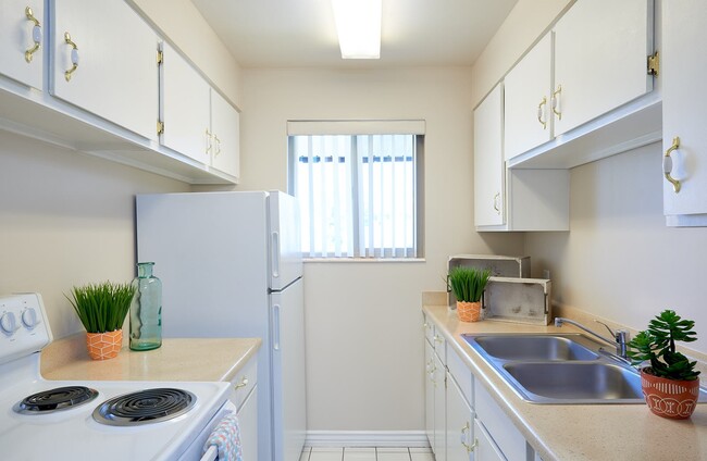 Photo - 1900 Douglas St Unidad 3