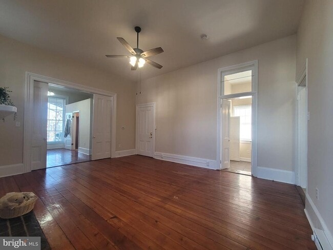 Photo - 447 N Loudoun St