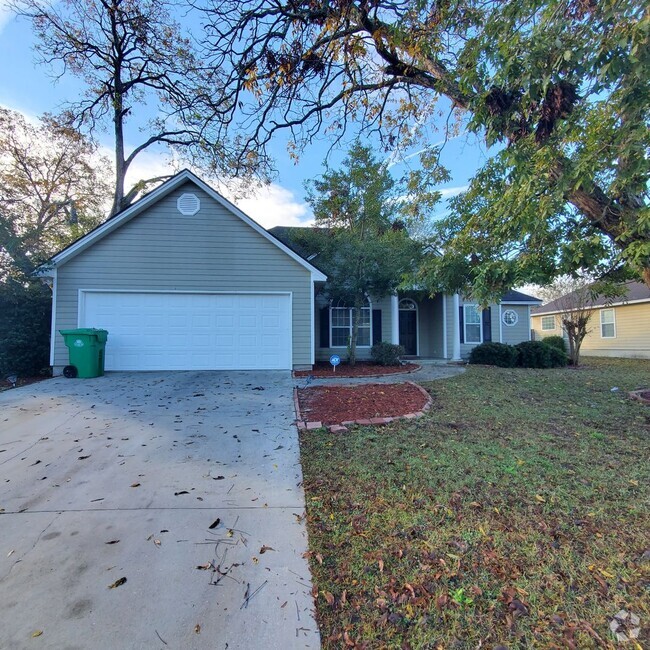 Building Photo - Elegant 3/2 Home in Highlands - Your Georg...