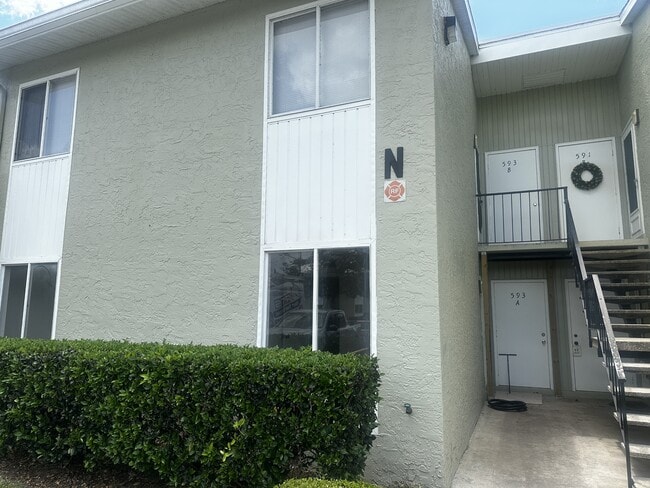 Building Photo - 593 Fairways Cir