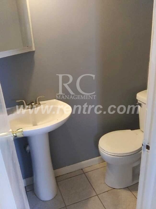 Photo - 905 Sprague-