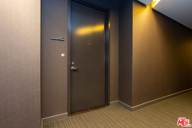 Building Photo - 6250 Hollywood Blvd Unit 4D Rental