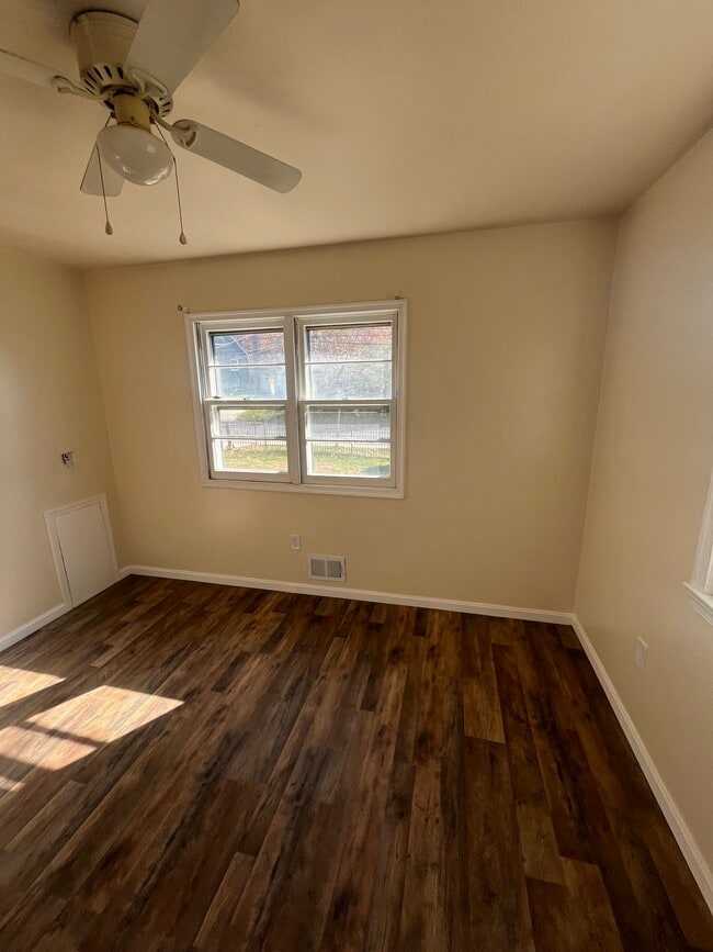 Photo - 5800 Roanoke Ave