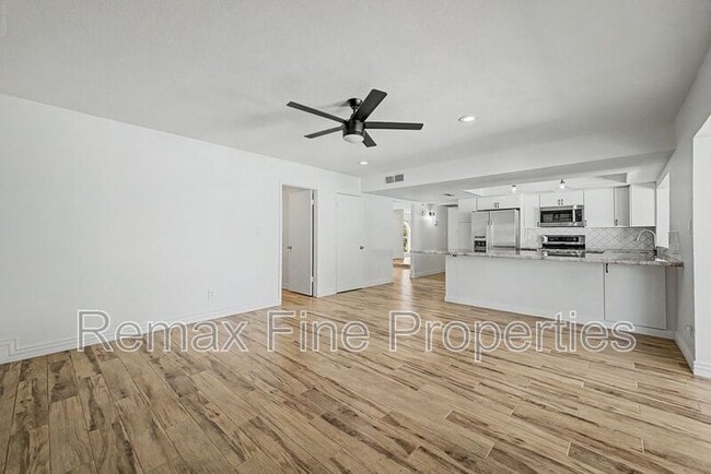Building Photo - 5228 E Karen Dr