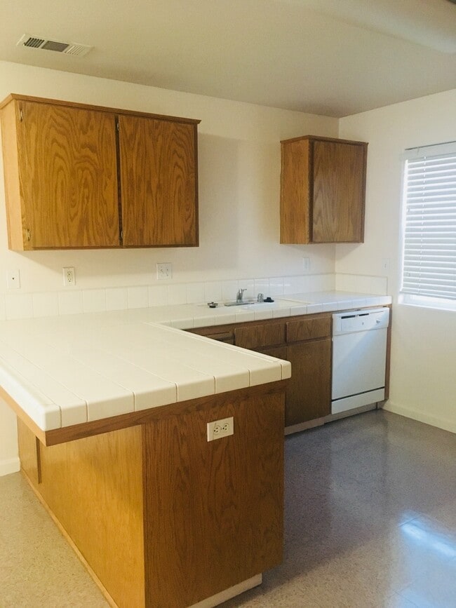 Photo - Spacious Apartment!!!