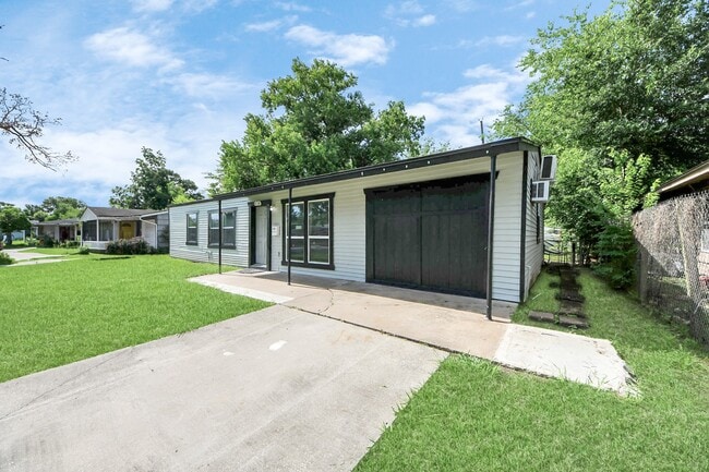 Photo - 5738 Kenilwood Dr