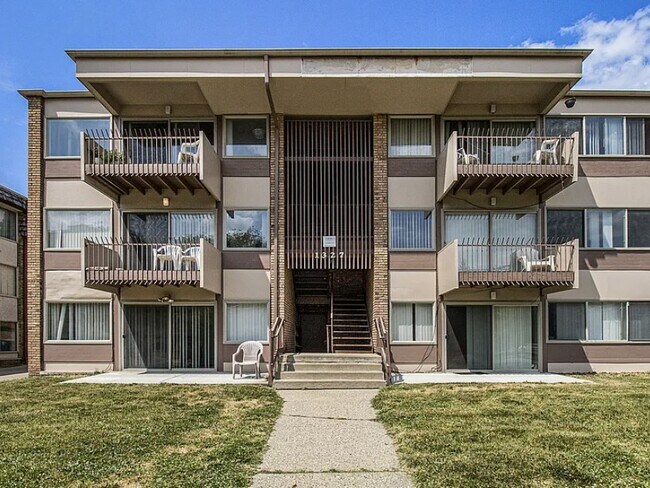 Photo - 1327 Wilmot St