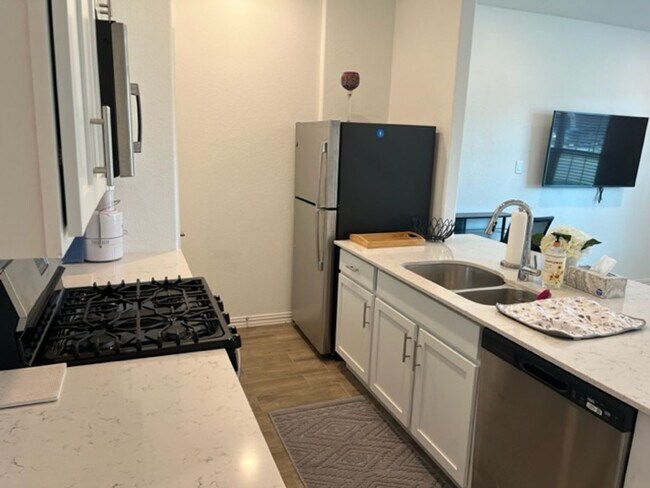 Photo - Move in Ready 1 bedroom 1 bath Unidad B