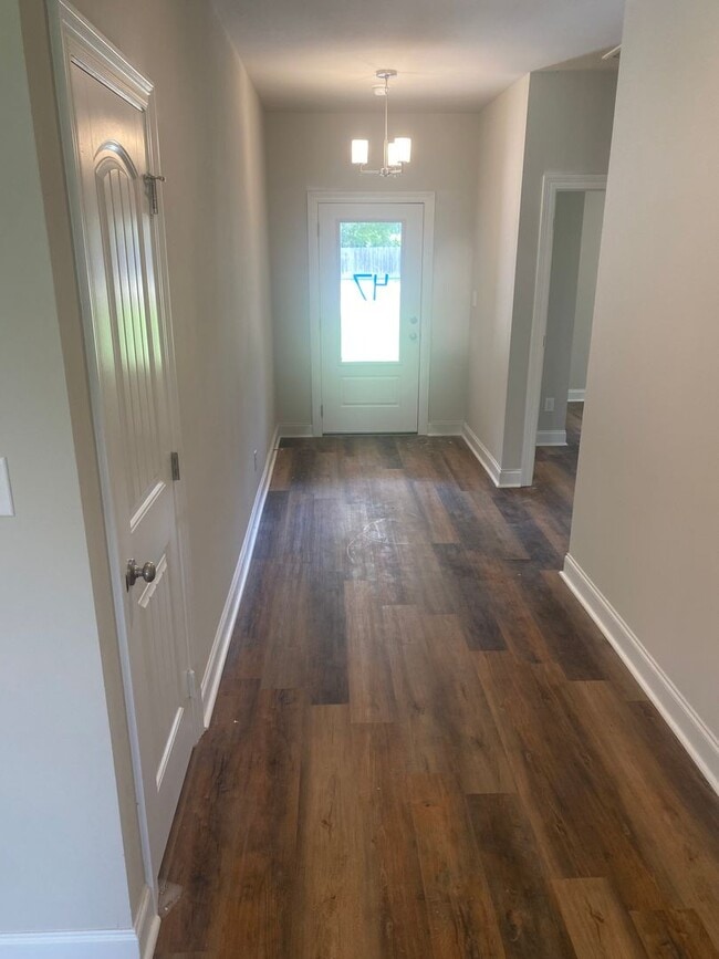 Photo - Leasing Now!