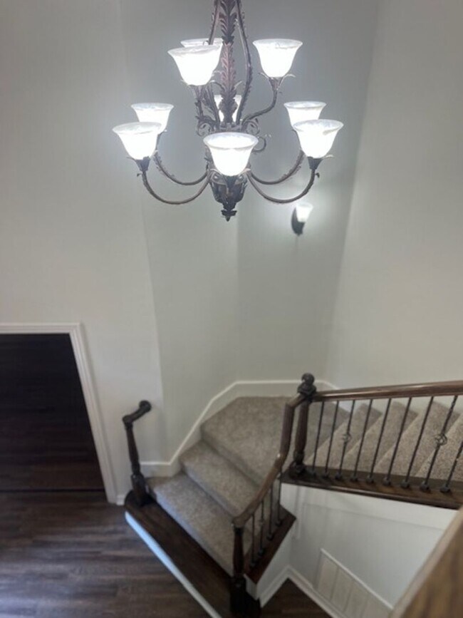 Photo - Beautiful 4 Bedroom 2 1/2 bath Great location!