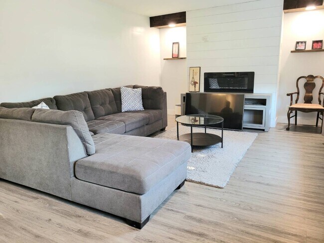 Photo - 1116 Indian Rd N