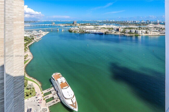 Building Photo - 335 S Biscayne Blvd Unit 3510
