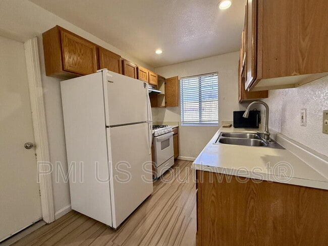 Photo - 851 Baseline Rd Unidad A Rental