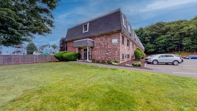 Photo - Convenient 1 Bedroom Condo close to train ...