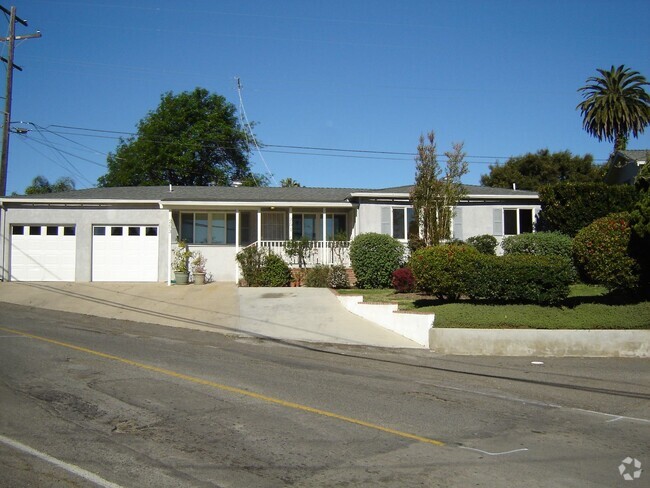 Building Photo - Coming Soon- Vista 2 bed 1 bath duplex unit Rental