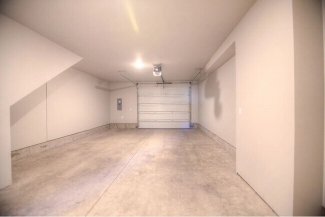 Photo - 607 NE 92nd Ave