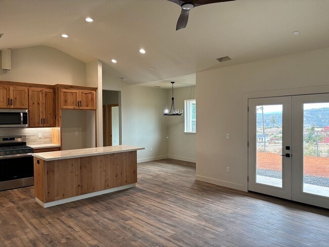 Photo - 835 Fawndale Ln