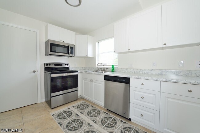 Photo - 907 NE 10th Terrace