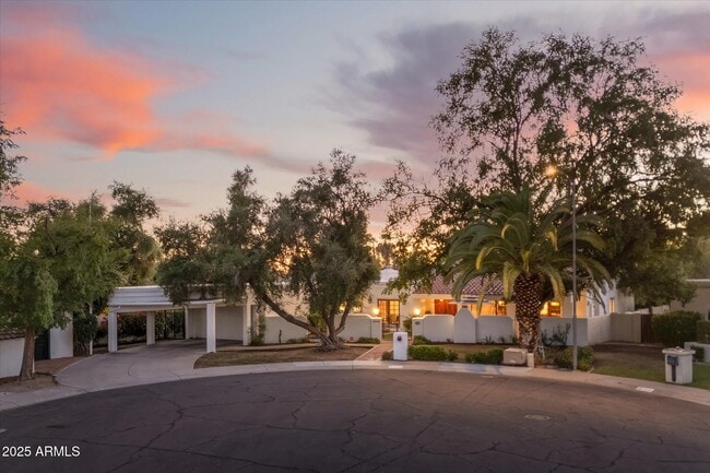 Building Photo - 1025 E Morten Ave