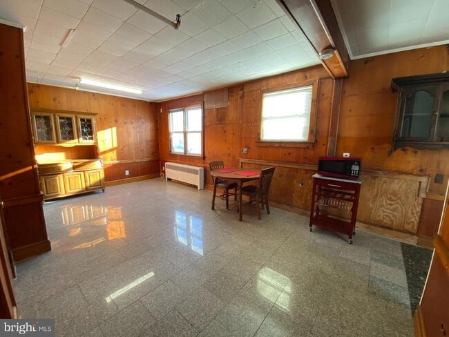 Building Photo - 13 E St Rental