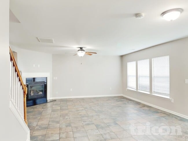 Photo - 310 Waterlemon Way