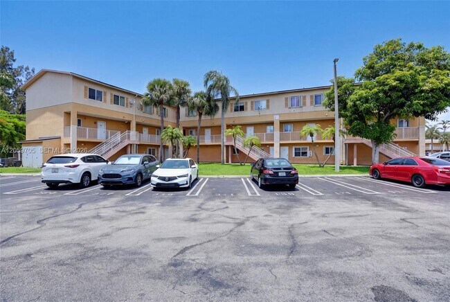 Photo - 6225 SW Kendale Lakes Cir Unit 253