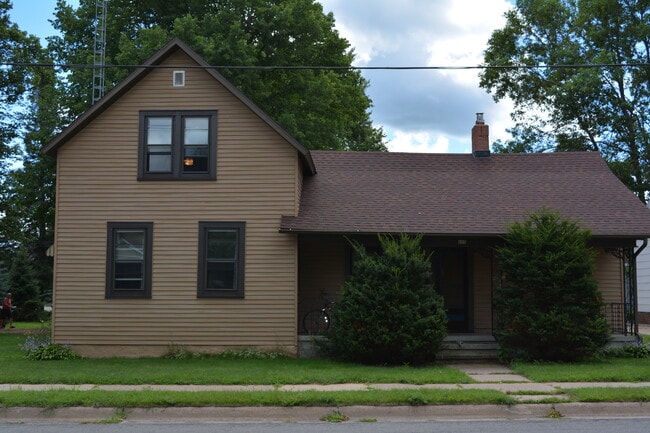 635 Franklin St - 635 Franklin St House