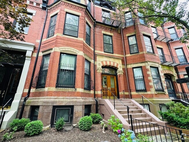 Building Photo - 333 Beacon St Unit 3 Rental