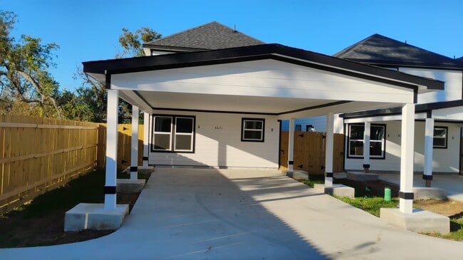 Building Photo - 8641 Peachtree St