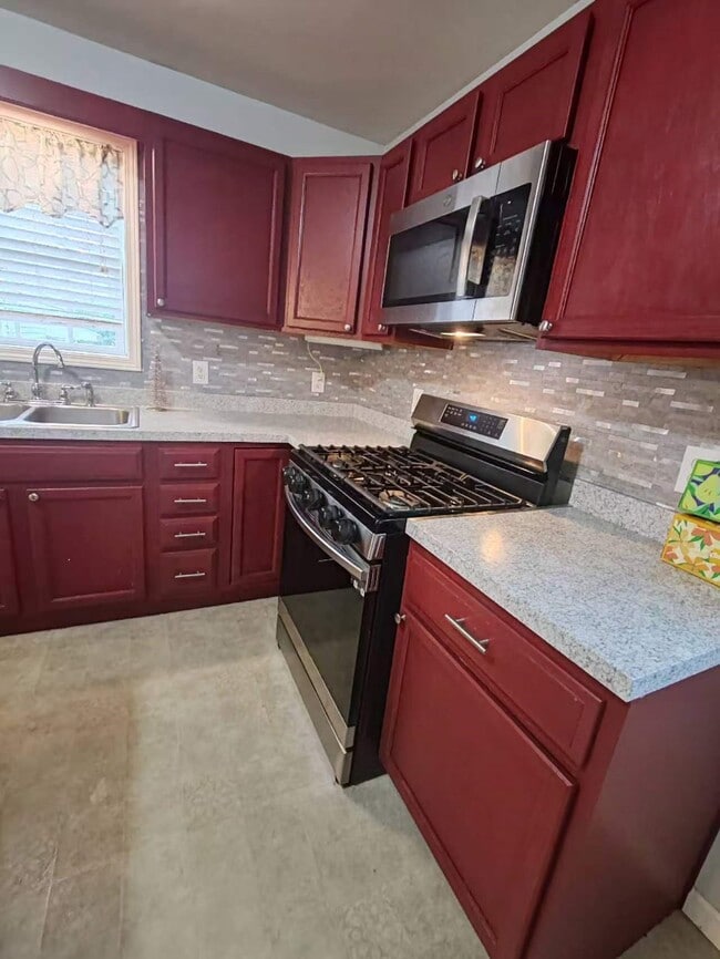 Photo - 925 Vestal Rd