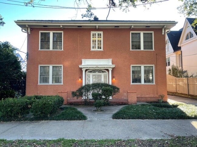 Building Photo - Live on Audubon Park! Top Floor Corner Unit 6