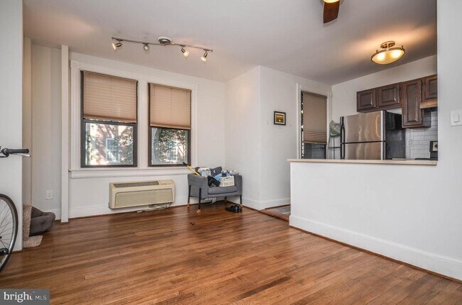 Building Photo - 637 3rd St NE Unit 101 Rental