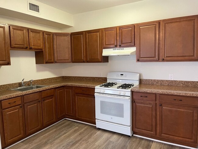 Photo - 1 Bedroom 1 Bath Apartment in Umatilla Unit 11-205