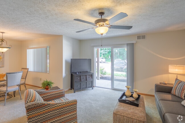 2BR, 2BA - 950 SF