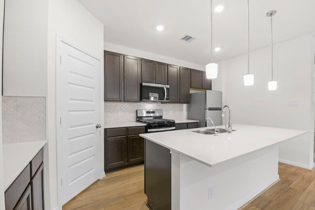 Building Photo - 4908 Vida Vis Dr