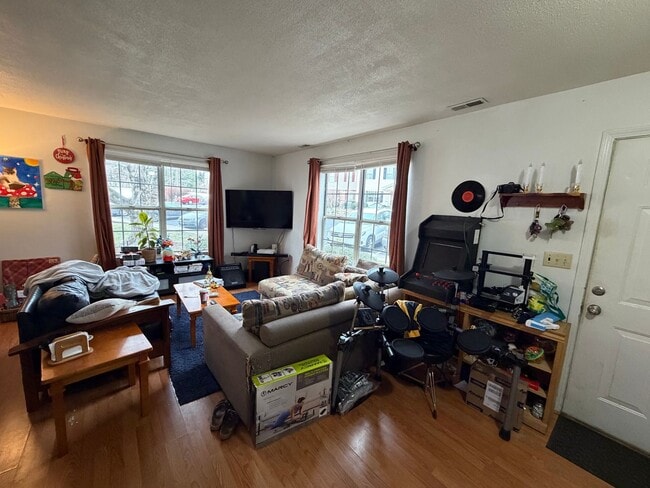 Photo - 4 Bedroom, 2.5 Bathroom Townhouse in the heart of Blacksburg