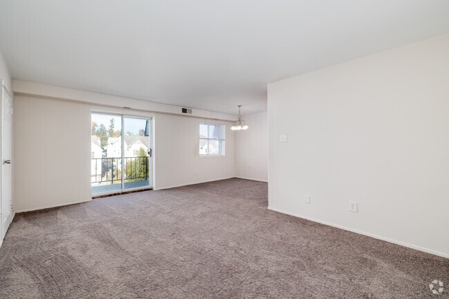 2BR, 2BA - 850SF - Living Room